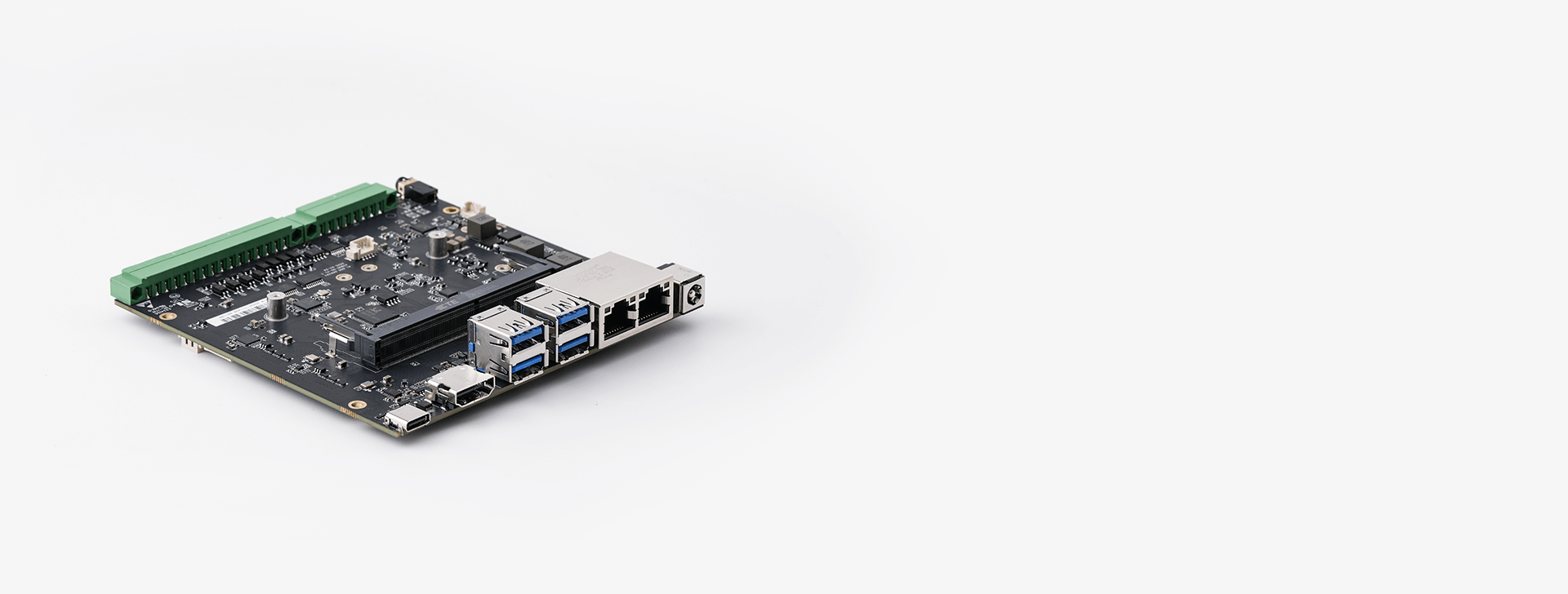NG4500 Edge AI Box with dual Gigabit LAN, USB 3.1, RS485, CAN, and SMA antenna interfaces